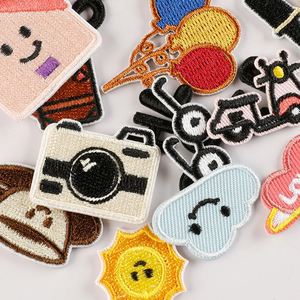 Patch brodé thermocollant mini Wappen Corée, mélange aléatoire, pour décoration de chapeau, sac, étiquette nominative, sangle, style tissu feutre - Product Image 1