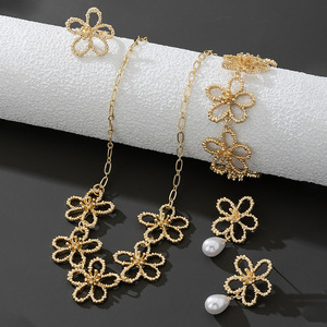 Ensemble de bijoux pour femmes en or plaqué or, avec fleurs creuses, collier, bague, bracelet, pour fête, mariage, 4 pièces, bijoux en perles d'or pour femmes - Product Image 3