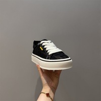 Chaussures en toile personnalisées OEM légères, résistantes aux odeurs, durables, à coupe basse, à semelle souple, à lacets, avec doublure en mesh pour un confort optimal au quotidien