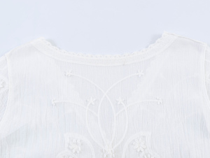 Chemisier à col en V boutonné <span class=keywords><strong>blanc</strong></span> à manches courtes en <span class=keywords><strong>dentelle</strong></span> florale, décontracté et tendance pour femme - Product Image 5