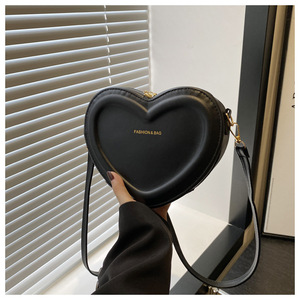 Borsa a tracolla a forma di cuore 2024 stile <span class=keywords><strong>fresco</strong></span> da donna graziosa Mini borsa d'amore con lettera alla moda borsa a tracolla impermeabile alla moda per - Product Image 6