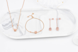 Popular New Brass Rose <b>Gold</b> Charm <b>Bracelet</b> with Magic Cube and CZ Fashion-Designed Fine Chain and Link <b>Bracelet</b> - Product Image 3