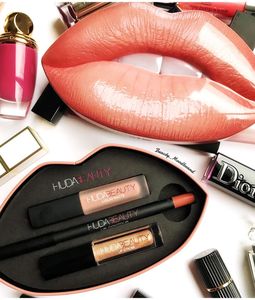 Custom Special Metal Lipstick Tin Packaging Lip Balm Container Makeup Gift Sets Lip Shape Cosmetic Tin Box