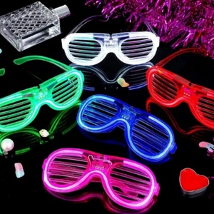 Gafas de Sol con Luces LED para Niños y Adultos, Accesorios Brillantes de Moda para Halloween, Navidad, Fiestas de Cumpleaños, Hechas de Plástico - Product Image 1
