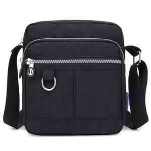 Sac à bandoulière léger en nylon pour femme, imperméable, petit format, style hobo décontracté, grande capacité, vente en gros, pour voyage - Product Image 1
