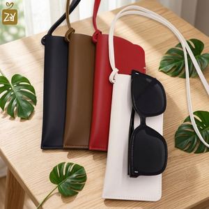 Étui à lunettes en cuir PU durable 4 couleurs avec cordon et impression en relief - Cadeau promotionnel moderne pour événements - Product Image 1