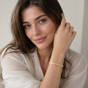 <span class=keywords><strong>Bracelet</strong></span> de luxe haut de gamme Gimmeling en acier titane électroplaqué, forme cœur, inaltérable, nouvelle collection 2024, style simple et original, vente en gros - Product Image 2