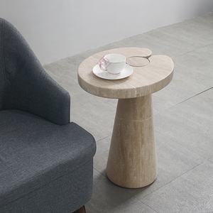 Ensemble de <span class=keywords><strong>table</strong></span> basse et <span class=keywords><strong>table</strong></span> d'appoint <span class=keywords><strong>en</strong></span> <span class=keywords><strong>travertin</strong></span> nordique contemporain pour les espaces de <span class=keywords><strong>salon</strong></span> commerciaux Tables rondes Wabi Sabi - Product Image 3