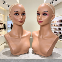 Tête de mannequin réaliste haut de gamme avec épaules pour présentation de perruques et vente en salon de beauté