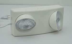 Luz DE EMERGENCIA LED recargable con certificado CE Batería con batería de litio Centro comercial de litio Función de emergencia de 3 horas - Product Image 5