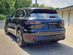 <span class=keywords><strong>Porsche</strong></span> <span class=keywords><strong>Cayenne</strong></span> E-Hybrid Turbo S SUV d'<span class=keywords><strong>occasion</strong></span> 2024 : Économique et Performant - Product Image 2