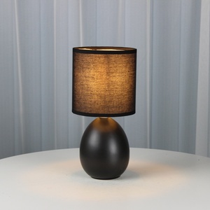 Libro personalizzato stile moderno luce camera da letto piccolo Standard uovo nero Base in ceramica fatta a mano <span class=keywords><strong>paralume</strong></span> in tessuto AC alimentato a casa - Product Image 4