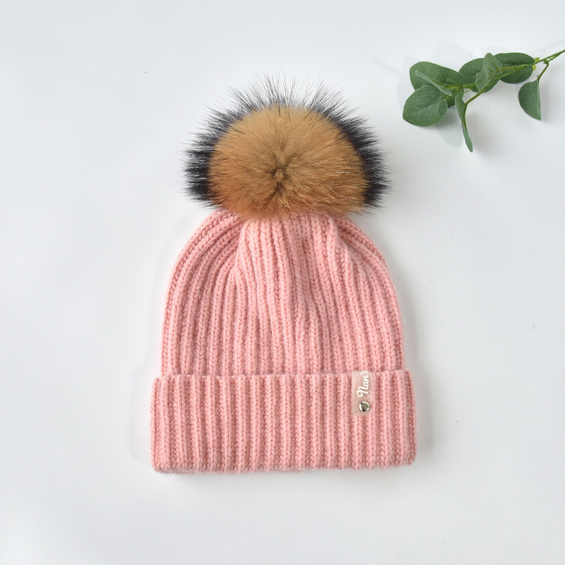 Rose clair avec pompon marron