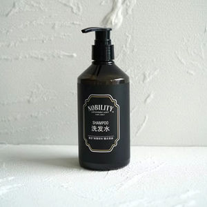 Champú rico en ingredientes picantes de menta y aceite de lavanda para hoteles de cinco estrellas se puede personalizar con varios suministros de hotel - Product Image 1