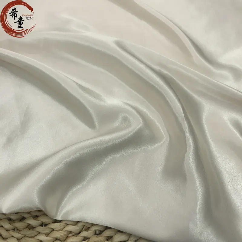 Xitong tekstil sıcak satış % 100% Polyester kumaş kadın parti giyim elbise pijama malzeme yüksek kaliteli sıvı saten kumaş