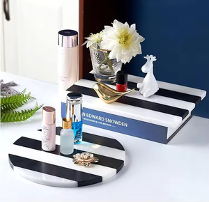 Vassoio Decorativo di Lusso Rettangolare in Marmo Naturale a Righe Bianche e Nere con Bordo per Cosmetici e Salviette - Product Image 4