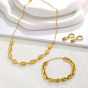 Ensemble de 3 pièces en acier inoxydable plaqué or 18 carats, collier + bracelet + boucles d'oreilles, élément coquillage, polyvalent, luxe léger, décontracté, rassemblement - Product Image 1