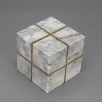 Artisanat de serre-livres en pierre de marbre noir et résine de cristal mélangeant le presse-papier de cube de peinture avec l'incrustation de cuivre en laiton