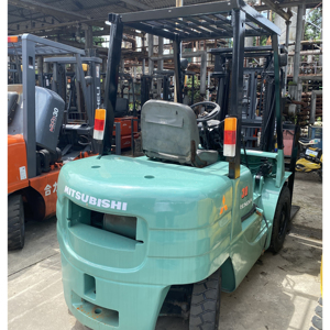 Montacargas Mitsubishi FD30 de Segunda Mano, Capacidad de 3000 kg, Contrapesado, para Almacén - Product Image 1