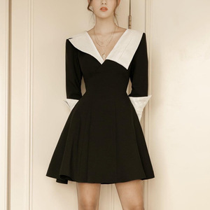 Mini robe de soirée élégante de haute qualité personnalisée en usine Robe à manches longues <span class=keywords><strong>et</strong></span> col en V de couleur contrastée noire <span class=keywords><strong>et</strong></span> blanche - Product Image 2