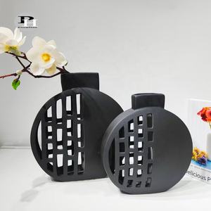 <span class=keywords><strong>Vase</strong></span> de table en porcelaine sculpté à la main, <span class=keywords><strong>noir</strong></span> <span class=keywords><strong>mat</strong></span>, décoration contemporaine pour la maison, avec fenêtre, cuit à haute température, écologique - Product Image 2