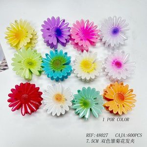 Pince à cheveux chrysanthème bicolore 7,5 cm, épingle à cheveux fleurie colorée pour femmes et filles - Product Image 4
