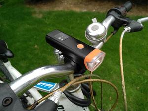 Luce <span class=keywords><strong>Frontale</strong></span> Intelligente per Bicicletta Lampada Anteriore USB <span class=keywords><strong>Ricaricabile</strong></span> Lanterna LED per Manubrio - Product Image 2