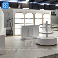 Tour d'exposition ronde en bois laqué blanc, présentoir central multi-niveaux pour magasin de détail