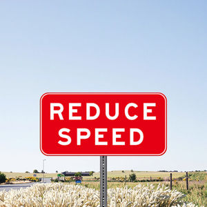 علامات السلامة المرورية المخصصة من الألومنيوم لافتات الشوارع الإعلانية التجارية للحد من سرعة الطريق تتميز بتكنولوجيا الطاقة الشمسية - Product Image 5