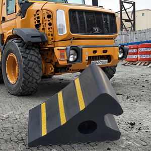 Zwaar Uitgevoerd Zwart Veiligheidsvoertuig Zwart En Geel Rubberen Vrachtwagen Wiel Chock Auto <span class=keywords><strong>Stopper</strong></span> Voor Parkeren En Laden Verkoop - Product Image 1