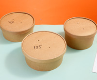 Ebelee Vente en gros Conteneur jetable en carton kraft brun personnalisé de 500ml pour salade en papier à emporter Bol en papier de qualité alimentaire avec couvercles