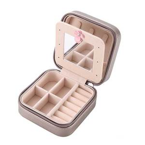 กล่องเก็บเครื่องประดับหนัง PU ทรงสี่<span class=keywords><strong>เหลี่ยม</strong></span>ทันสมัยพร้อมต่างหูแบบพกพาและที่เก็บสร้อยคอสไตล์เกาหลี - Product Image 1