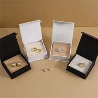 Boîte à bijoux en gros noire et blanche à fermeture magnétique, boîte rigide en papier à couvercle rabattable pour bagues, boucles d'oreilles, petits bijoux, emballage cadeau