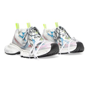 Zapatillas deportivas de malla negras y plateadas para hombre y mujer, zapatillas de plataforma con efecto desgastado, calzado informal ligero y transpirable. - Product Image 6