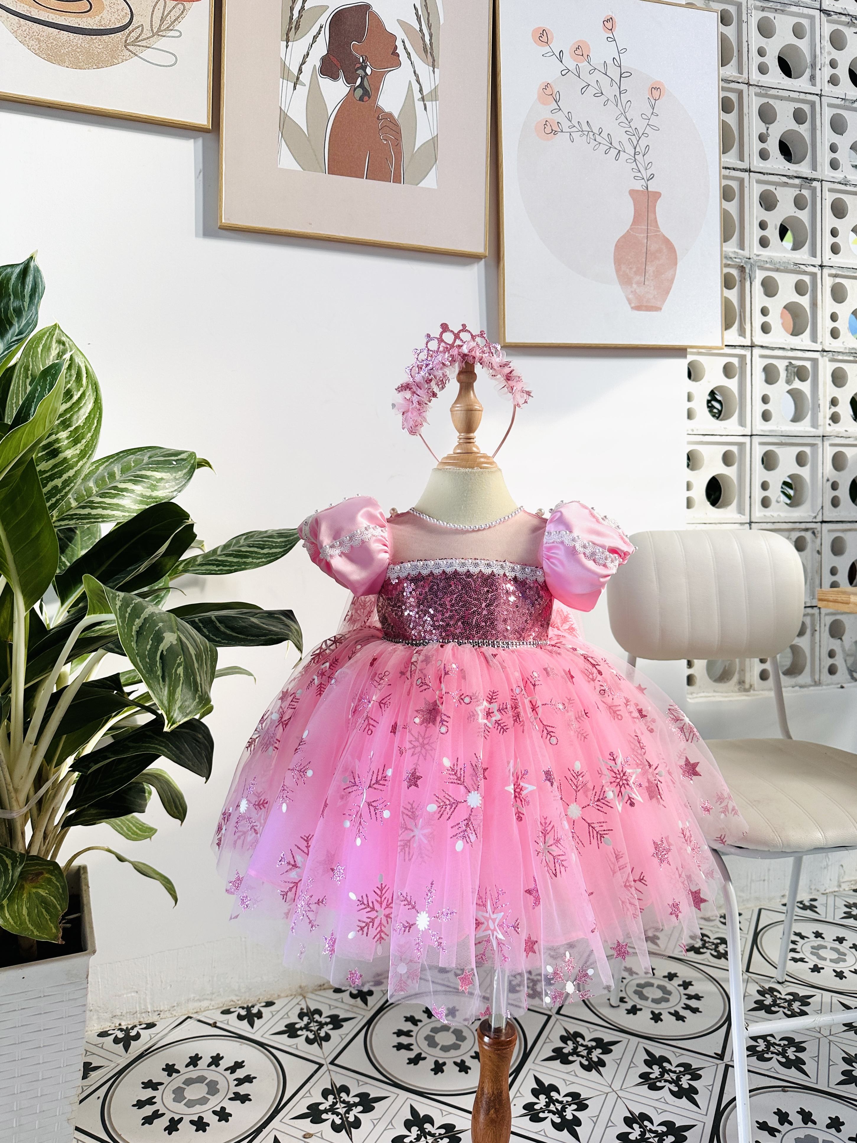 สีชมพูเอลซ่า