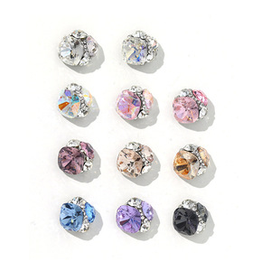 हस्तनिर्मित छोटी लक्जरी सफेद प्रकाश हीरे की गेंद 3 डी फ्लैश मैनीक्योर गहने के लिए 9 क्रिस्टल - Product Image 5