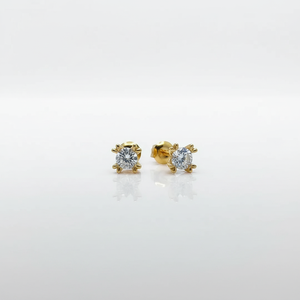 Joyería Minimalista y Elegante para Mujer, Aretes de Diamantes en Oro para Uso Diario con Engaste Clásico - Product Image 2