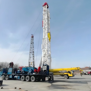 Equipo de lavado de pozos y reparación de pozos con cabrestante de tracción para pozos, modelo Xj350HP, 80t/90t, 5000psi, 35MPa - Product Image 1