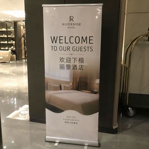 Exhibidor Enrollable de Alta Calidad y Mejor Precio, Resistente a Rayones y Decoloración, para Recepción de Hotel, Bienvenida y Check-in - Product Image 2
