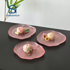 Assiettes irrégulières transparentes rose vif en forme de nuage, style antique, pour service de dîner et desserts, assiettes de présentation en verre pour mariage - Product Image 1
