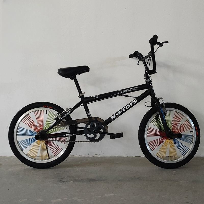 Roues de voiture de couleur noire