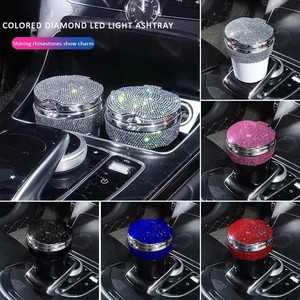 Cenicero de coche de diamante con luz LED, cenicero para cigarros, portavasos para humo, taza de almacenamiento, accesorios de coche ostentosos rosas para mujer - Product Image 2