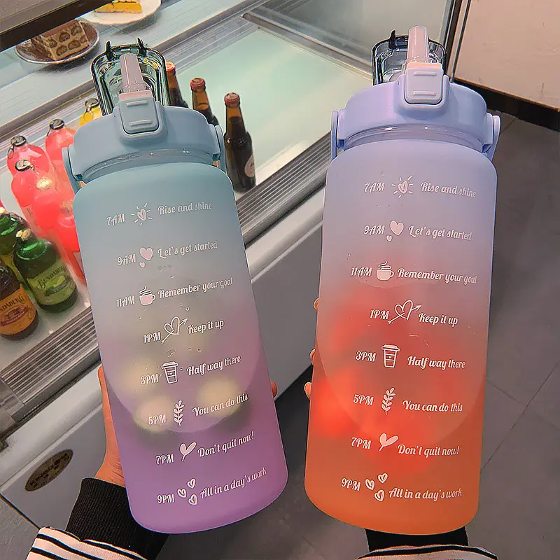 Yaz büyük kapasiteli degrade renk ile birlikte gelir saman plastik spor su bardağı