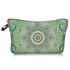 Trousse de maquillage <span class=keywords><strong>Mandala</strong></span> Flowers Trousse de maquillage à motif imprimé personnalisé avec fleurs avec fermeture éclair Sacs à cosmétiques - Product Image 3