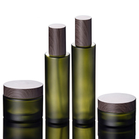 Ensemble d'emballages cosmétiques en verre vert foncé mat avec couvercle en bois, flacon pompe vide pour lotion, pot de crème pour le visage, personnalisable avec logo