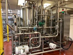 Mezclador carbonatador de calidad estándar utilizado en la industria de bebidas para combinar jarabe de agua de proveedor indio - Product Image 2