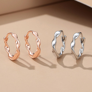 Orecchini dalla forma irregolare per donna, design semplice a linee, accessori per l'orecchio da indossare tutti i giorni - Product Image 2