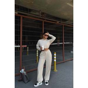 Conjunto Deportivo Farhi Beige con Cordones, Diseño Personalizado, Cómodo y Transpirable para Correr o Gimnasio - Pedido Mínimo 2 Piezas - Product Image 5