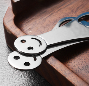 Xinrunjin personnalisé visage souriant ouvre-bouteille de bière créatif en acier inoxydable conception Simple réactif promotionnel cadeaux d'affaires - Product Image 5