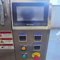 Machine de remplissage et de scellage semi-automatique pour aliments en vrac (pièces de fruits frais, morceaux d'orange, nouilles humides) avec système de remplissage en seau en chaîne